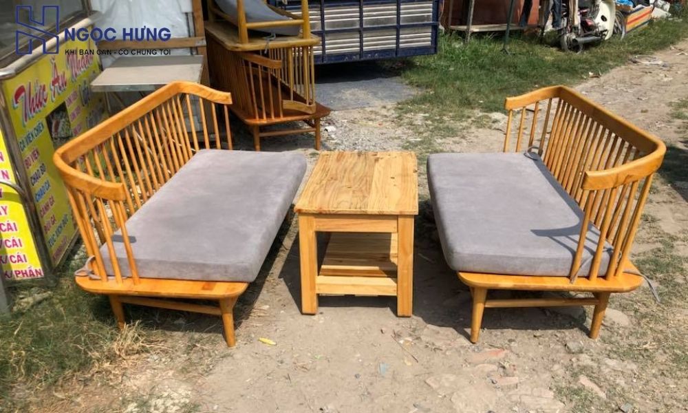 Đa dạng bàn ghế cũ: văn phòng, nhà hàng, gia đình.
