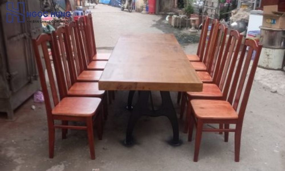 Kiểm tra kỹ chất lượng bàn ghế cũ trước khi quyết định mua.