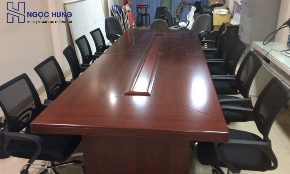 Bàn ghế đa dạng loại, chất liệu, phù hợp nhiều không gian
