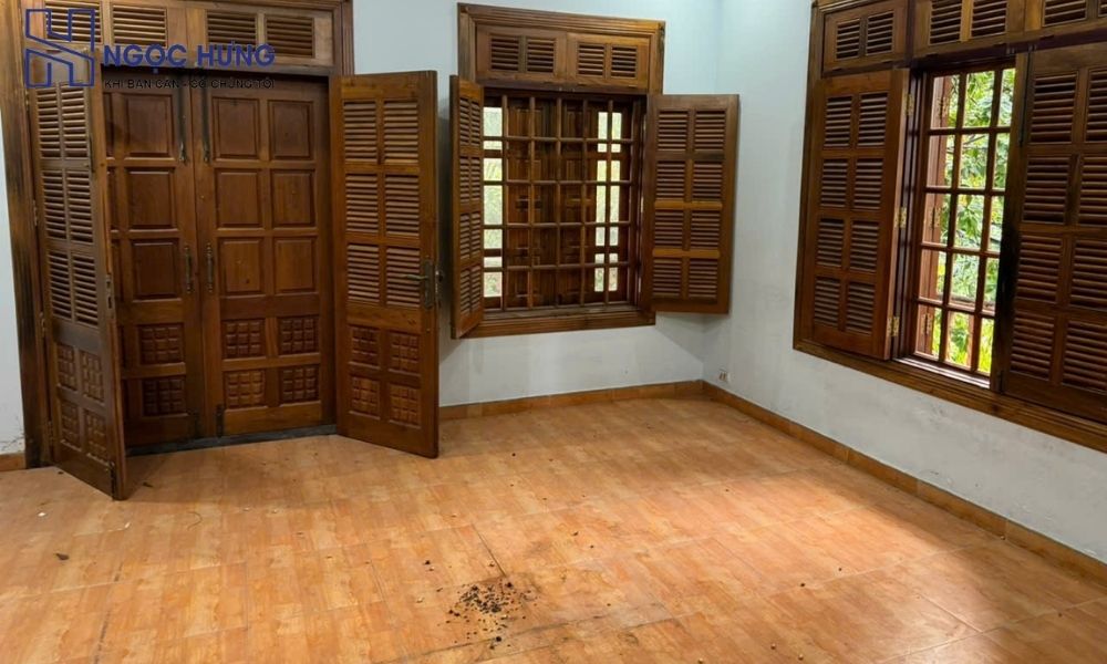 Các loại cửa gỗ cũ phổ biến trên thị trường.