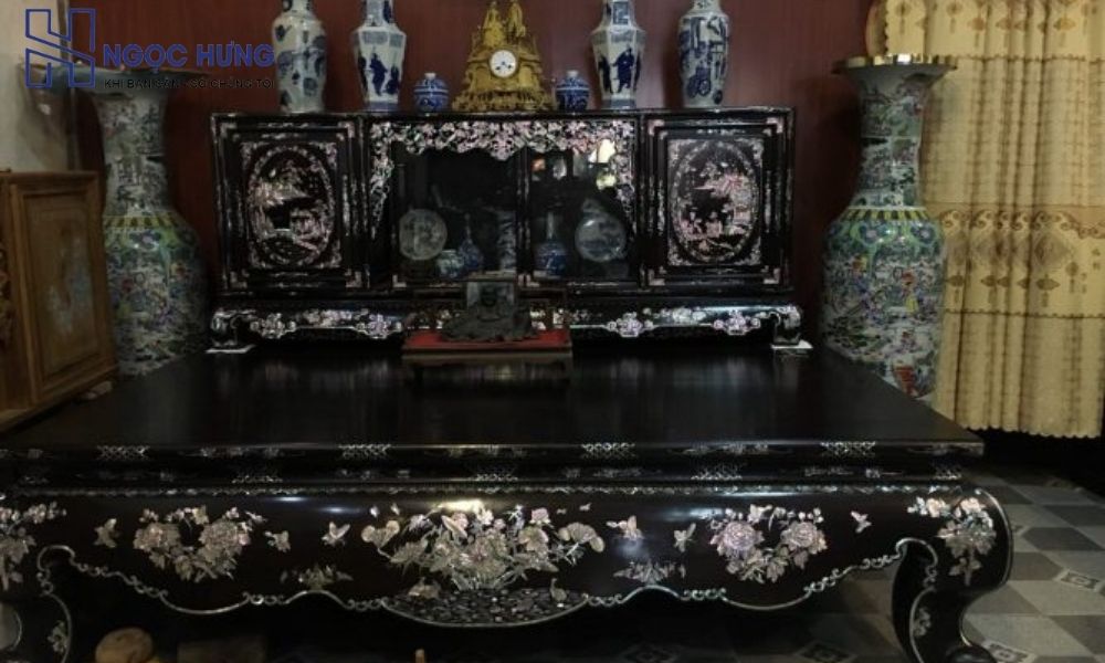 Đồ gỗ mỹ nghệ đa dạng kiểu dáng, chất liệu quý giá.