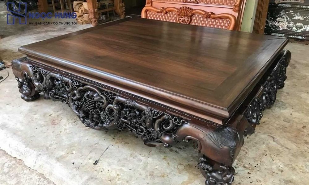 Chất liệu gỗ gụ cao cấp mang lại giá trị thẩm mỹ vượt trội.