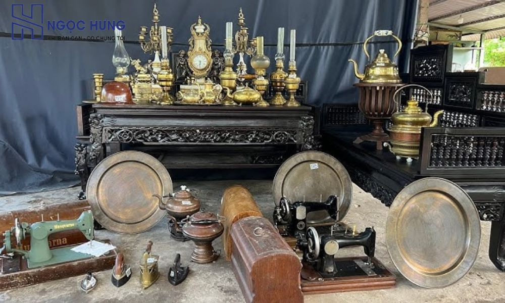 Khách hàng hài lòng với dịch vụ thu mua đồ đồng cổ.