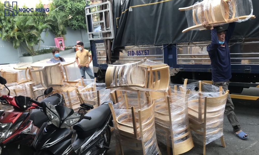 Nhân Viên Đồ Cũ Miền Bắc Đang Thu Mua Đồ Tận Nơi