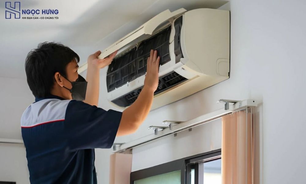 Tháo Lắp Điều Hòa Để Kiểm Tra Board Mạch Bị Lỗi