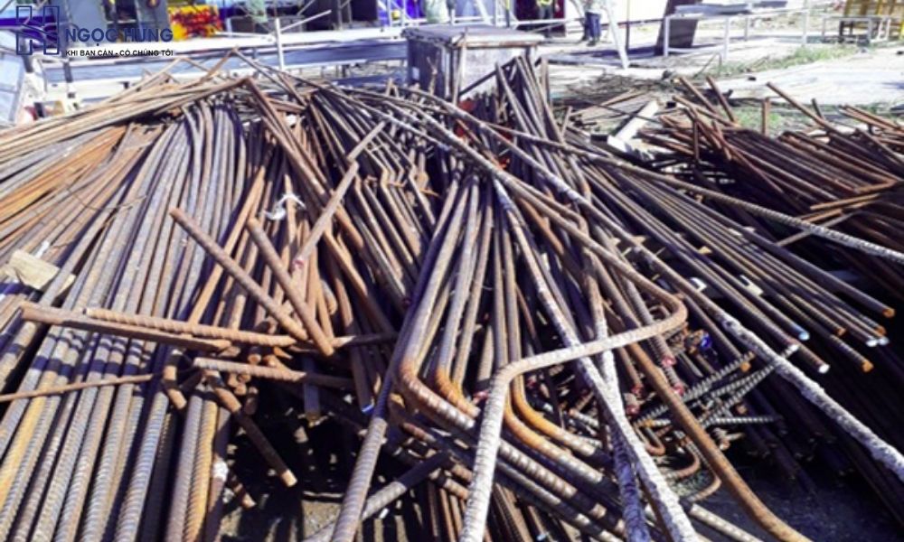 Thu Mua Sắt Công Trình Cũ Uy Tín Hơn 10 Năm Kinh Nghiệm 2 Sắt Cây Phi Lớn Tháo Dỡ Từ Công Trình Xây Dựng Dân Dụng