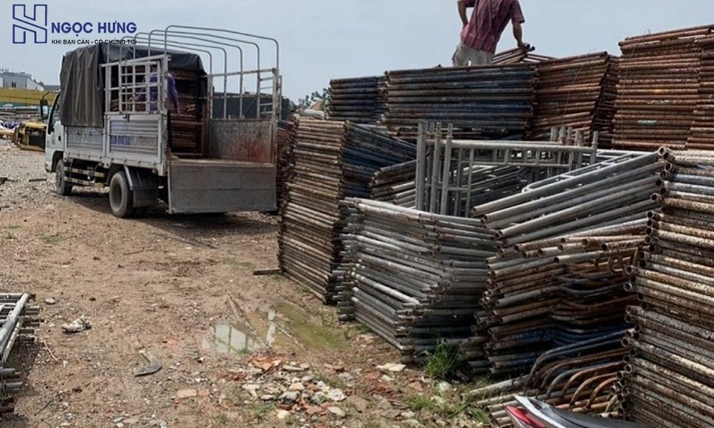 Thu Mua Sắt Công Trình Cũ Uy Tín Hơn 10 Năm Kinh Nghiệm 3 Giàn Giáo, Coppha Cũ Sau Tháo Dỡ Chuẩn Bị Cân Thu Mua.