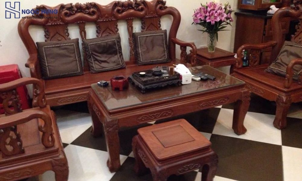 7 Mẹo Định Giá Đồ Cũ Giúp Bạn Bán Được Giá Tốt Nhất 3 Bộ Bàn Ghế Gỗ Cũ Sau Khi Được Đánh Bóng Lại Như Mới