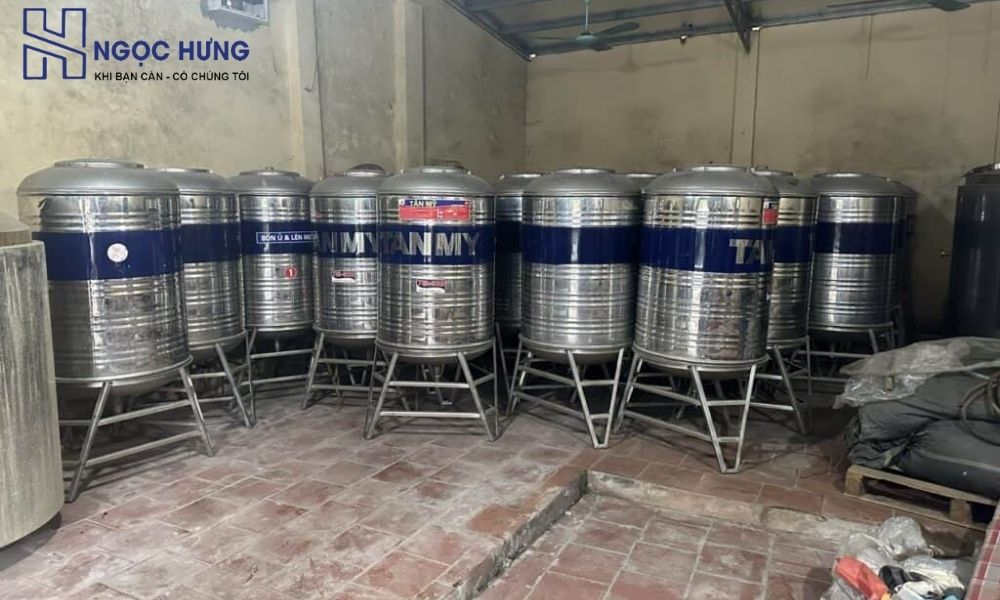 Bồn Inox Cũ Đã Tháo Dỡ Sẵn Sàng Vận Chuyển